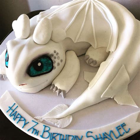 This is a time lapse video, so i don't narrate over this one. How to Train Your Dragon. Light Fury cake. First attempt ...