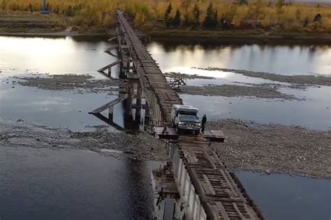 This Rotting Siberian Bridge Is One Of The Worlds Sketchiest River