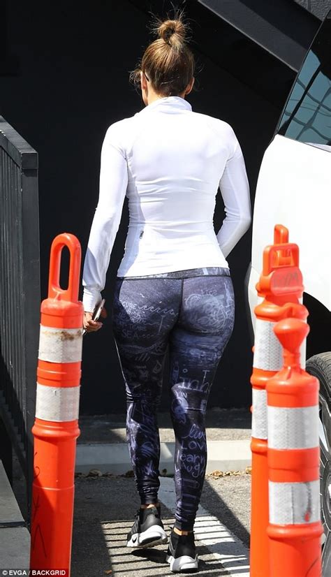 Jennifer Lopez Hits The Gym With Alex Rodriguez Daily Mail Online