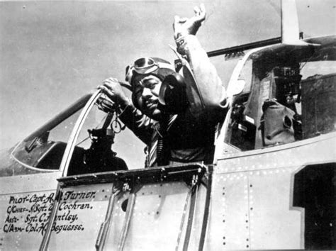 12 Photos Of The Tuskegee Airmen The Historic African American World