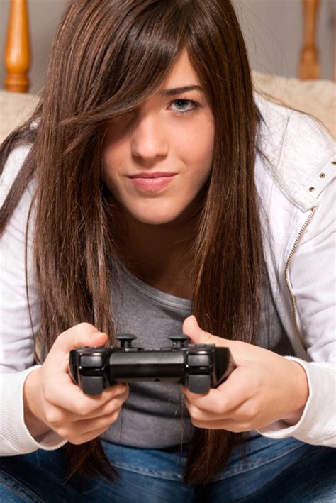 Teen Girls Who Play Video Games With Their Parents Are Better Behaved
