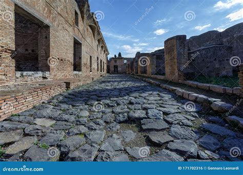 Parque Arqueológico Ostia Antica Foto De Stock Imagem De Escultura