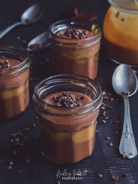 Chocolate lovers will go crazy for this rich, decadent chocolate mousse. Mousse au chocolat et caramel au beurre salé | Petit Bec ...