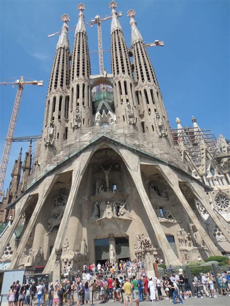 Nascido em 1939, é possuindo uma obra bastante extensa e diversificada, integra textos de raiz popular e tradicional, mas também teatro, poesia e sobretudo contos, e é considerado. Isabella Guzman PEI: ANTONI GAUDI, ALEGORIA, SIMBOLISMO ...