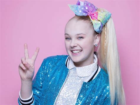 Jojo Siwa Appeared To Confirm Coming Out Speculation Wearing A Best Gay Cousin Ever Shirt