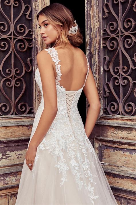 When it comes to true love, it's all in the details. Classic A-Line Wedding Gown with Lace Cap Sleeves | Sophia ...