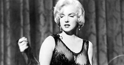 Home » marilyn monroe sul set di a qualcuno piace caldo. A qualcuno piace caldo, l'ironia provocatoria di Billy Wilder