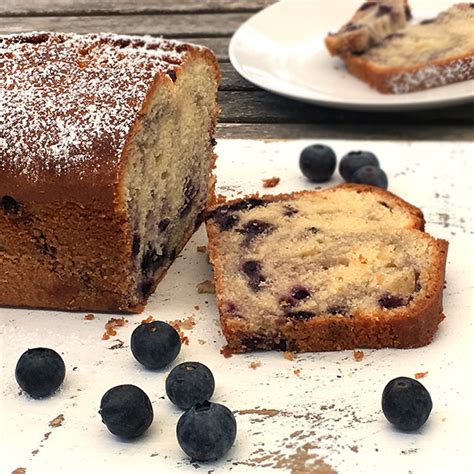 Hallo meine lieben, schon seit jahren backe ich traditionell zu allerheiligen linzerschnitten. Sommerlicher Heidelbeerkuchen mit Rührteig aus Dinkelmehl ...
