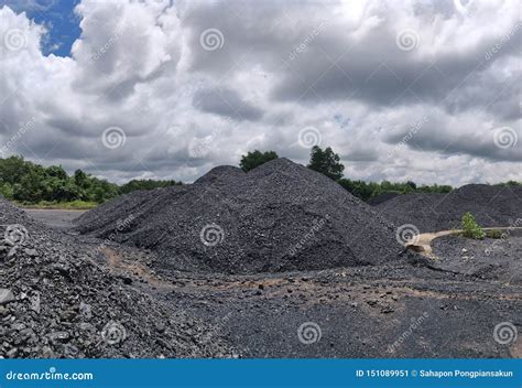 Bituminous To Anthracite Coal Stockpile Stock Image Image Of Heating