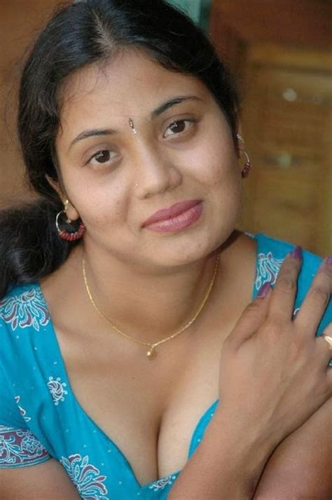 Hot Tamil Aunty Showing Mulai Photos Tamil Actress Photos