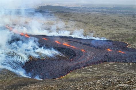 Breaking News New Volcanic Eruption Near Litli Hr Tur In Reykjanes Peninsula Iceland Iceland