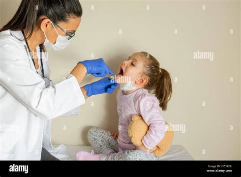 Ent Examining Child Nose Hi Res Stock Photography And Images Alamy