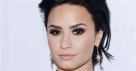 Demi lovato ist in sachen haare äußerst experimentierfreudig. Demi Lovato vertelt wie haar zelfvertrouwen inspireerde ...