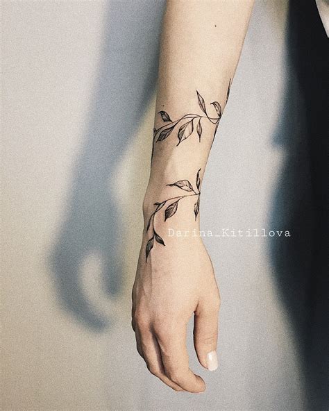 Tatouage De Plante Grimpante Wrap Around Wrist Tattoos Vine Tattoos
