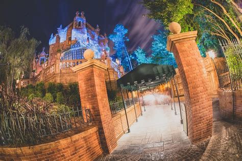 5 Chilling Details At The Haunted Mansion Wdw Magazine