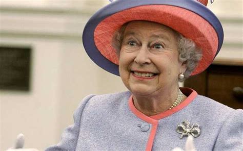 Regina Elisabeta Caută O Persoană Care Să Se Ocupe De Paginile Ei De