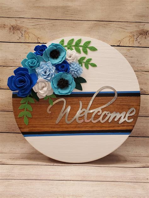 18in Round Wood Sign The Word Welcome In Galvanized Metal On Front