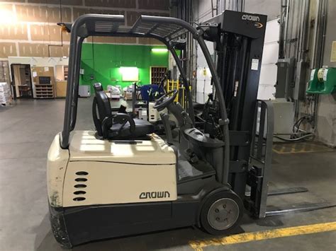 Crown Sit Down Forklift With Aprox 42 L Forks With 4 Stage Mast