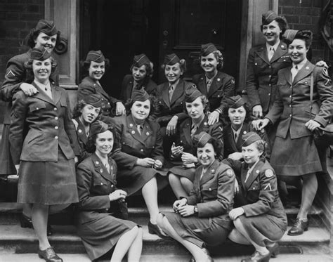 Members Of The Womens Army Corps Pose In London In 1945 The Womens