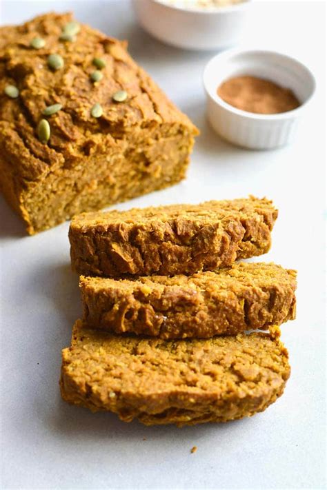 Need recipe ideas to meal prep healthy snacks for the week? Healthy Pumpkin Oat Bread {GF, Low Calorie} - Skinny ...