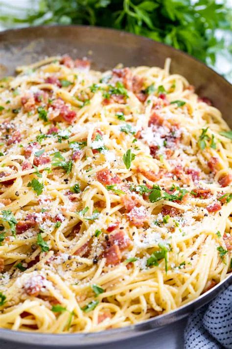 Pasta carbonara is one of those simple dinners we should all know how to make. Authentic Pasta Carbonara