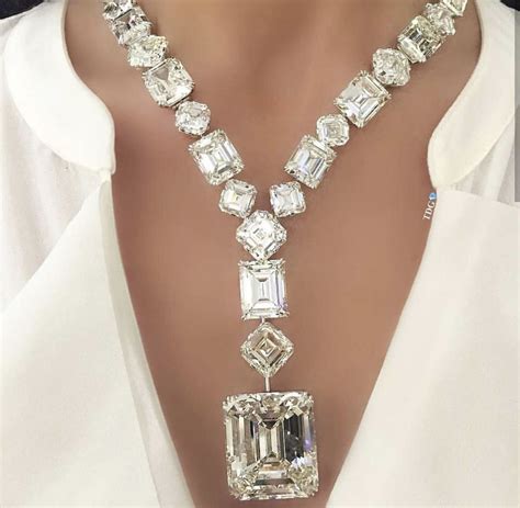 Pin By Afnan Alsulaimany On Jewelry Diamond Girl Beautiful Jewelry
