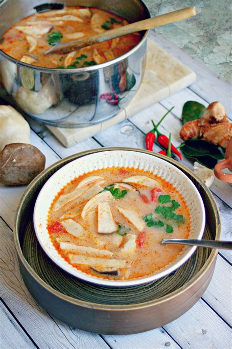 Stir in the tom yum paste and red chilli and bring to a simmer. Tom Yum Soup (Tom Yam Nam Khon) | Killing Thyme
