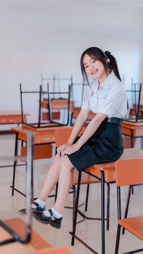 ปักพินโดย Rusdi Iskandar ใน Thai School Girls สาวสวย ผู้หญิง นางแบบ