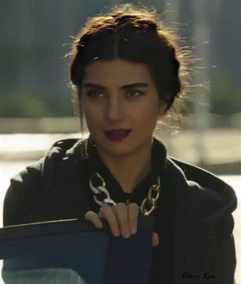 Tuba Buyukustun As Elif Denizer In The Turkish Tv Series Kara Para Ask