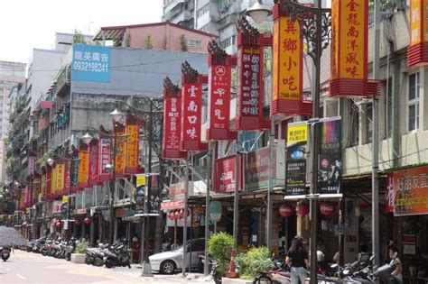 (this etymology is missing or incomplete. 儷閣汽車旅館