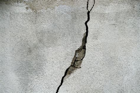 Should You Be Worried About Cracks In Your Walls