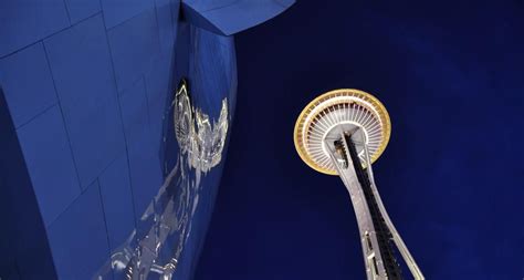 The Space Needle and its reflection on the surface of EMP ...
