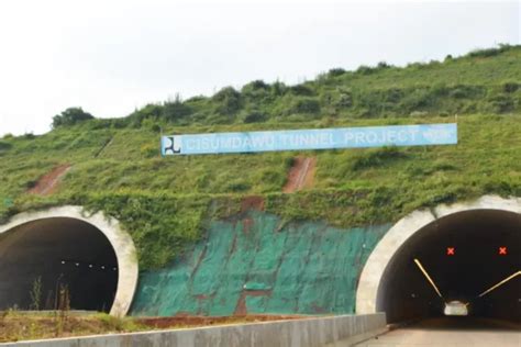 Pertama Dan Terpanjang Di Indonesia Terowongan Kembar Tol Cisumdawu Membentang Meter