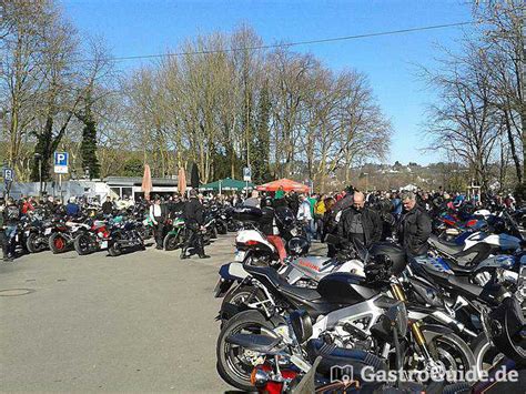 In the beer garden there is always a shady spot to reward yourself with delicious coffee and cake, bratwurst or cold drinks. Das Haus Scheppen ist DER Bikertreff am Baldeneysee in ...