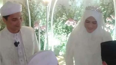 Profil Henny Rahman Mantan Istri Zikri Daulay Yang Dikabarkan Menikah