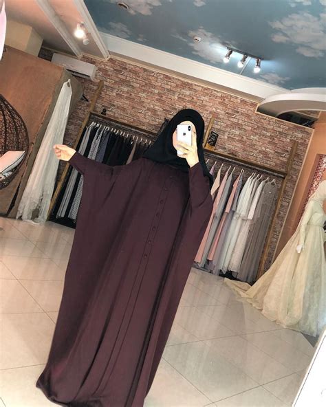 Limage contient peut être une personne ou plus et personnes debout Niqab Fashion Modesty