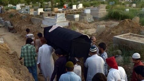 پنجاب کے پہلے جدید طرز کے قبرستان میں کیا ہے؟ Bbc News اردو