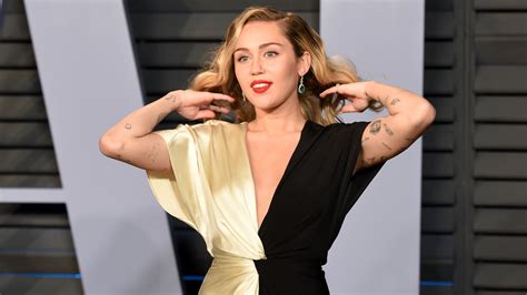 miley cyrus retracts apology for nude vanity fair portrait from 2008 nbc los angeles