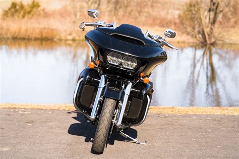When it comes to liking the cut of one's jib, no motorcycle owns a profile quite like the road glide's. 2015 Harley-Davidson® FLTRXS Road Glide® Special (Vivid ...