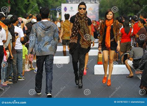 Fashion Show On The Strret Editorial Photography Image Of Shows 34787322