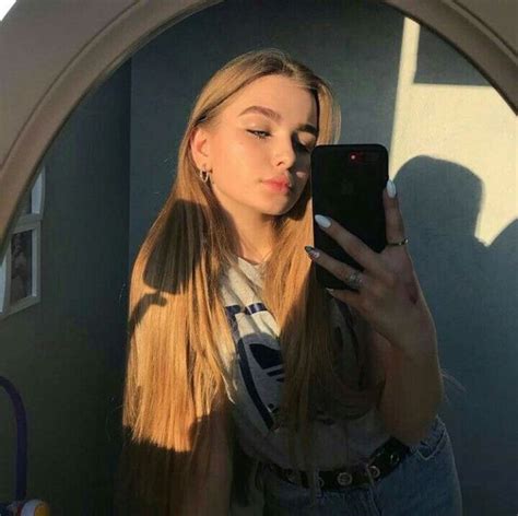 View 41 892 pictures and enjoy selfie with the endless random gallery on scrolller.com. @annahendersxn | Fotografie ideen, Frisuren, Mädchen