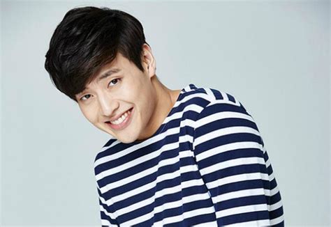 Kang ha neul shows up in the fashion pages of the january issue for singles with images taken in tokyo. Actor Kang Ha Neul Says He Doesn't Develop Romantic ...