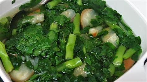 Daun kelor yang dipercaya bisa menangkal pelet, ternyata punya manfaat untuk kesehatan lho! Lombok Punya Kuliner Daun Kelor - MerahPutih