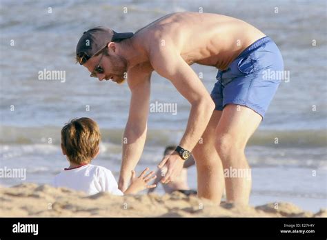 Real Madrids Xabi Alonso Im Urlaub In Cadiz Mit Seiner Familie Frau
