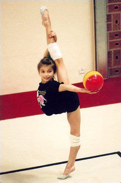 Alina Kabaeva Rhythmic Gymnastics Rhythmic Gymnastics Training Gymnastics Poses