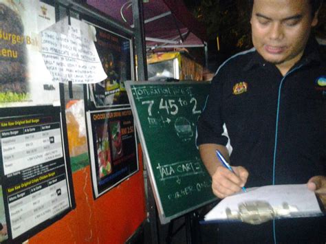 Hantu lada amai kembali utk spicy chronicles di uptown kota damansara so kali ni challenge tiga budak gemok tambah 5 shot. JALAN REBUNG : BURGER BAKAR @ WANGSA MAJU