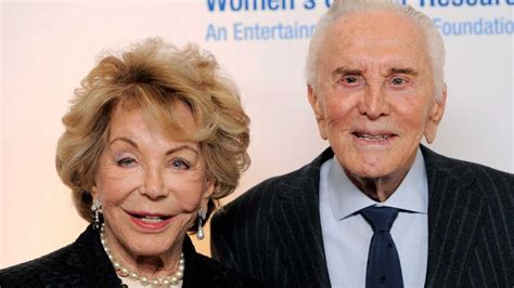 Anne Buydens Viuda De Kirk Douglas Murió A Los 102 Años