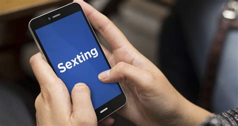 How To Master The Art Of Sexting Sexting Friends Sexting Friends