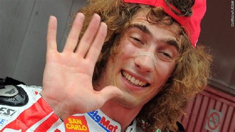 Italian Rider Simoncelli Killed In Malaysian Motogp Crash Steve Jobs