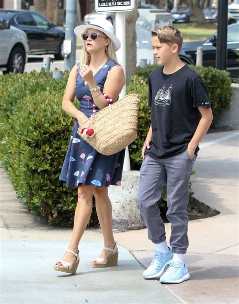 Reese Witherspoon Son Reese Witherspoon Gave Us A Good Look At Her Adorable Son Tennessee